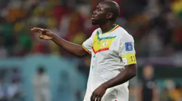 رغم انتهاء الموسم.. الهلال يتابع برنامج تأهيل كوليبالي مع السنغال قبل كأس العالم
                
                سلم الجهاز الطبي لفريق الهلال المدافع السنغالي كاليدو كوليبالي التقرير الخاص بإصابته قبل انطلاق معسكر منتخب بلاده استعدادًا للمشاركة في كأس العالم 2026.
                الإثنين، 25 مايو 2026 – 15:41